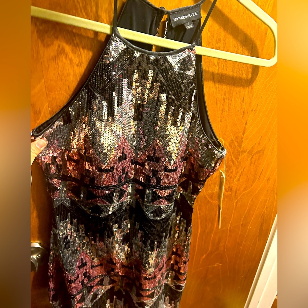 Beautiful dress size 7 never worn still has the tags